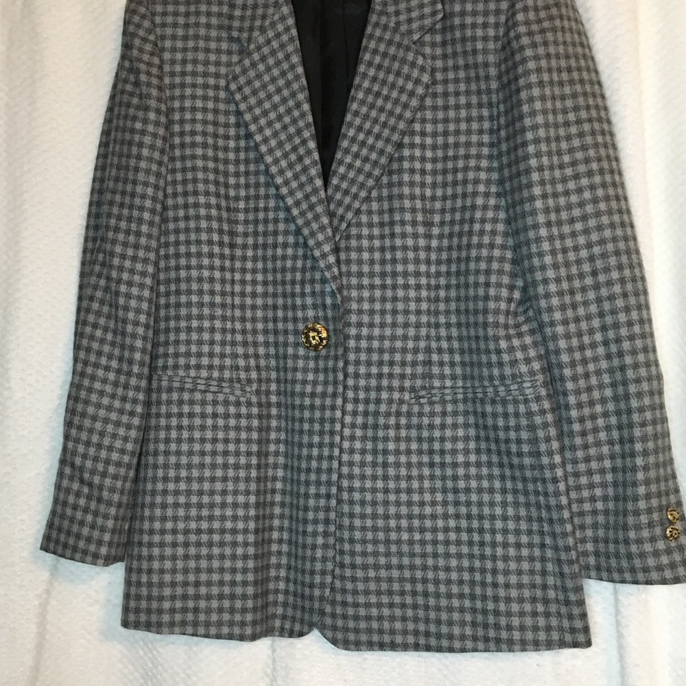 Women’s 2 pc skirt suit
